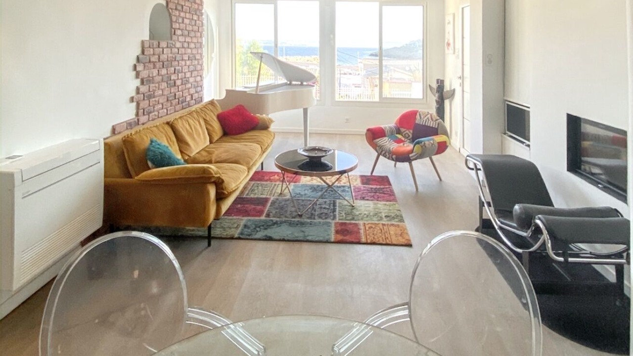 Photo of Livingroom in 8th Arrondissement