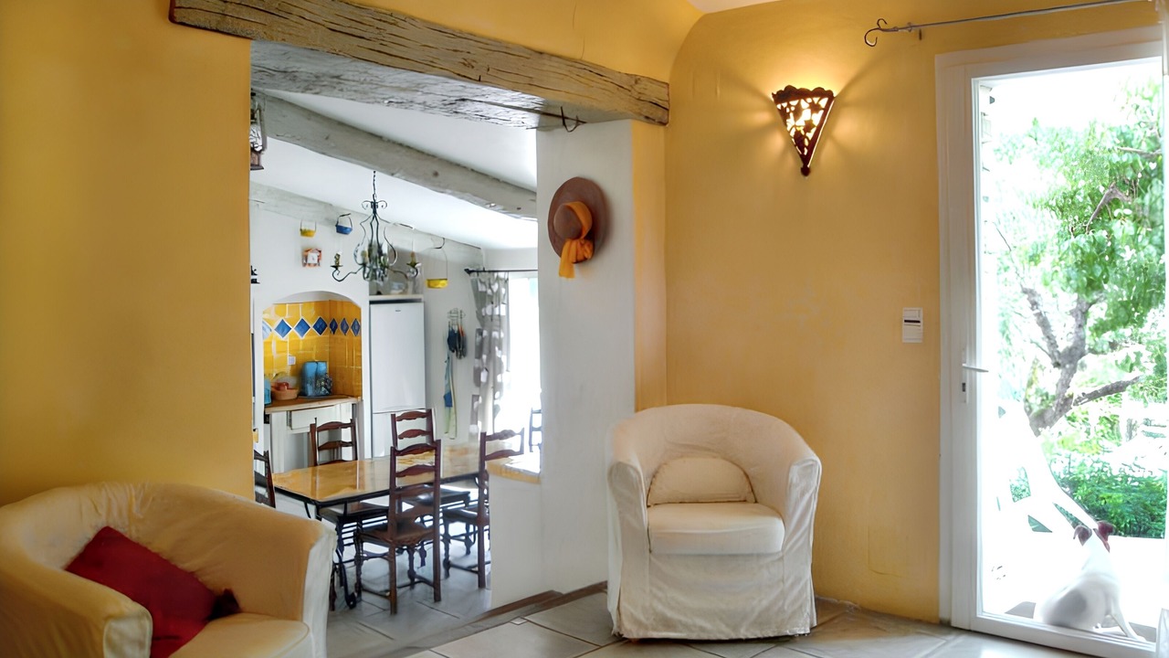 Photo of Livingroom in Saint-Michel-l'Observatoire