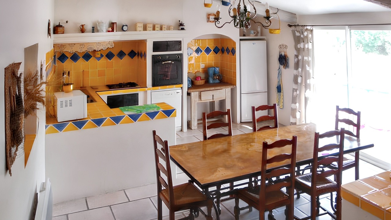 Photo of Livingroom in Saint-Michel-l'Observatoire
