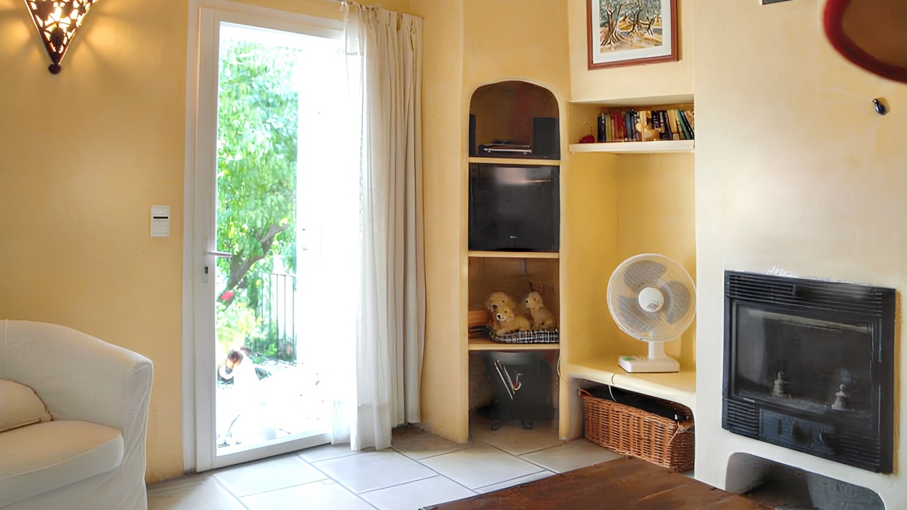 Photo of Livingroom in Saint-Michel-l'Observatoire
