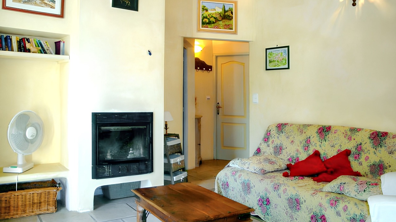 Photo of Livingroom in Saint-Michel-l'Observatoire