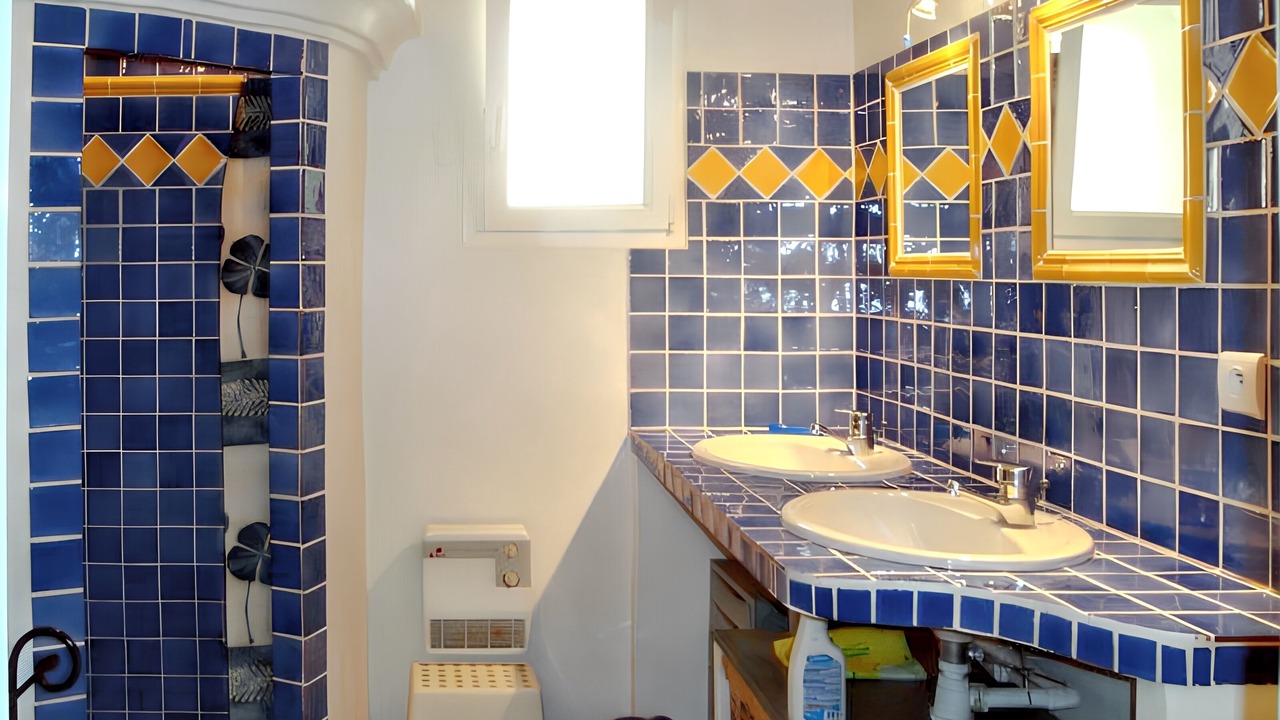 Photo of Bathroom in Saint-Michel-l'Observatoire