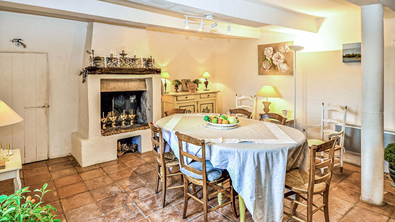 Photo of Bedroom in Violes