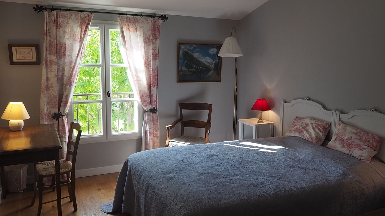 Photo of Bedroom in Saint-Martin-de-la-Brasque