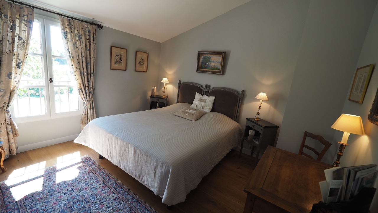 Photo of Bedroom in Saint-Martin-de-la-Brasque
