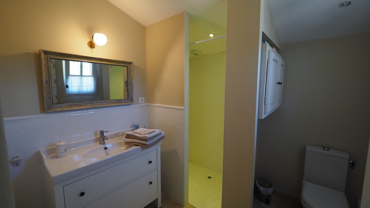 Photo of Bathroom in Saint-Martin-de-la-Brasque