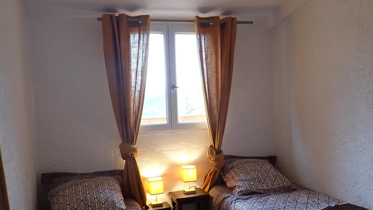 Photo of Bedroom in Eoulx