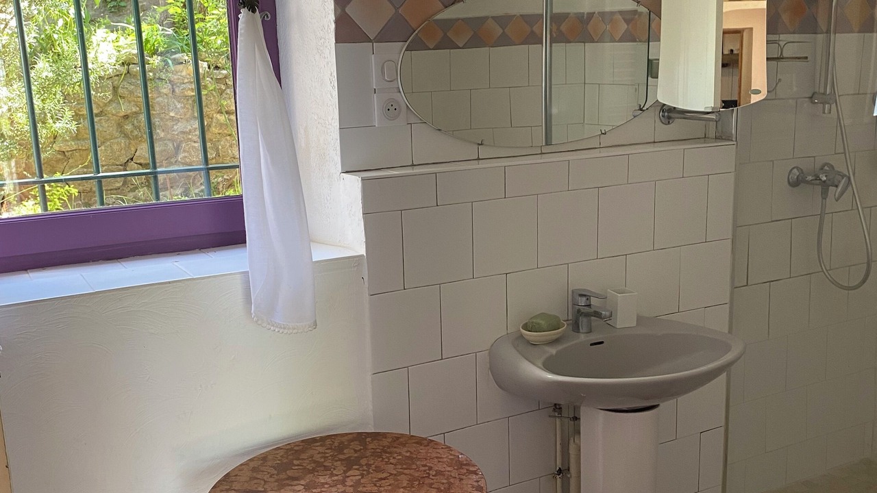 Photo of Bathroom in Lagnes