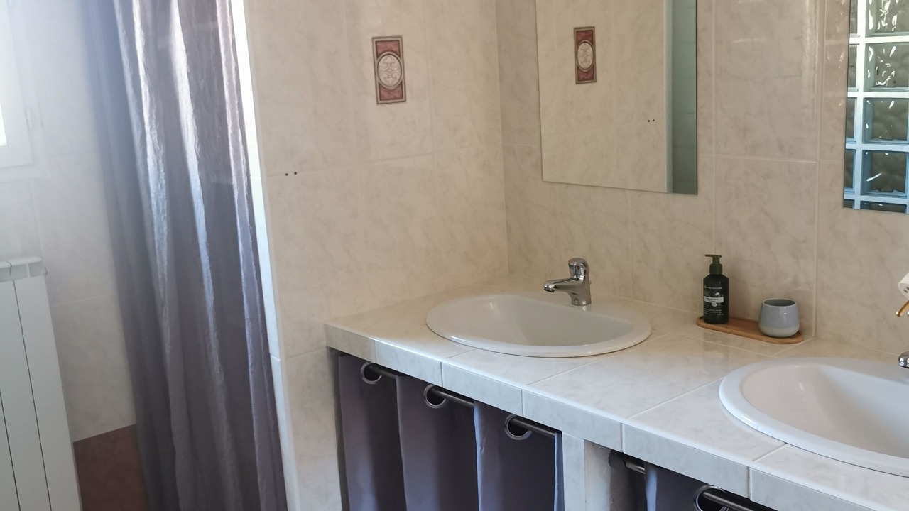 Photo of Bathroom in Vedene