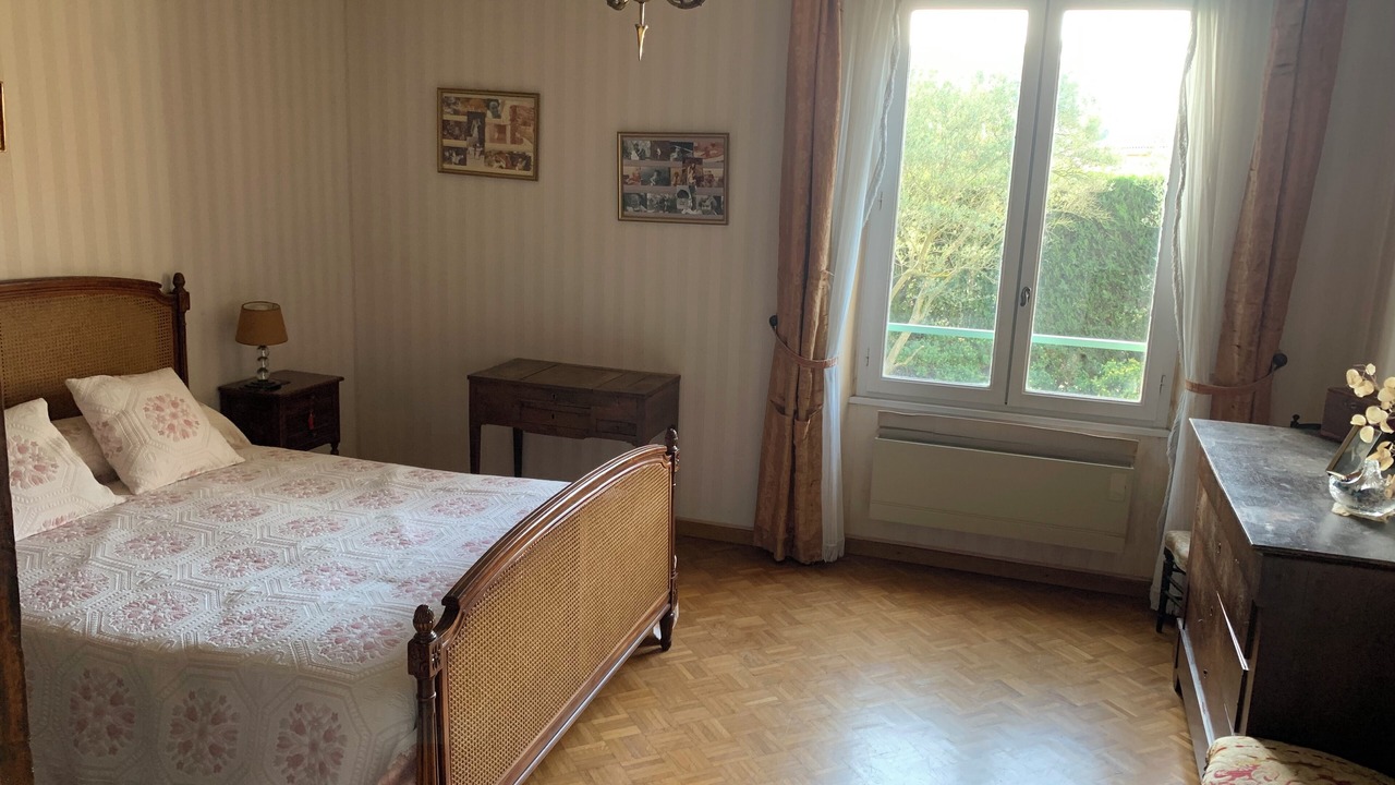 Photo of Bedroom in Caumont-sur-Durance