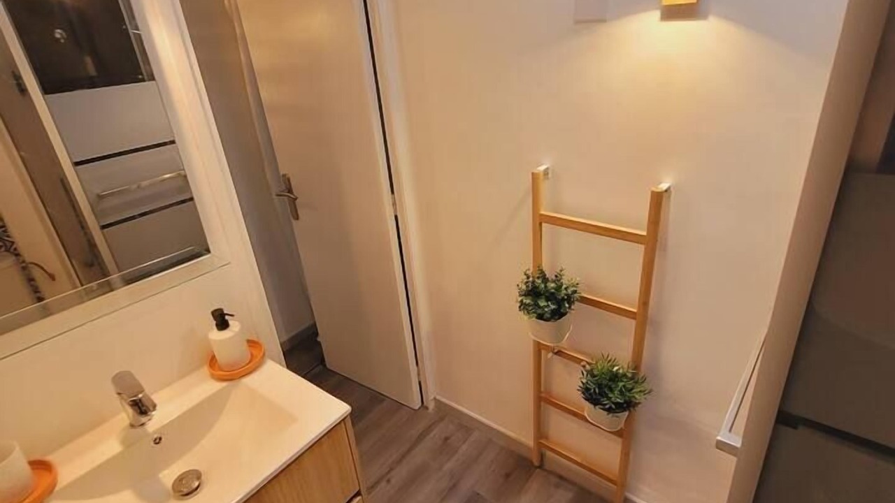 Photo of Bathroom in Hyeres City Centre