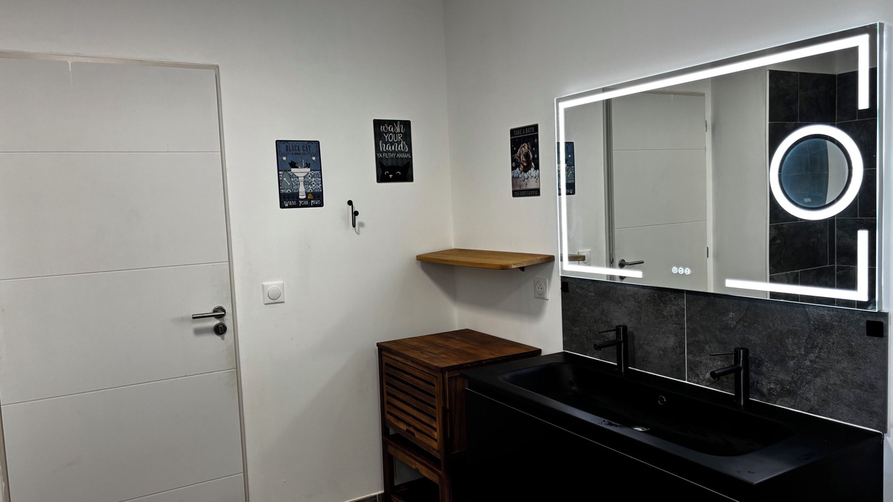Photo of Bathroom in Caromb