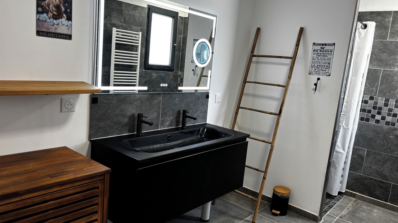 Photo of Bathroom in Caromb