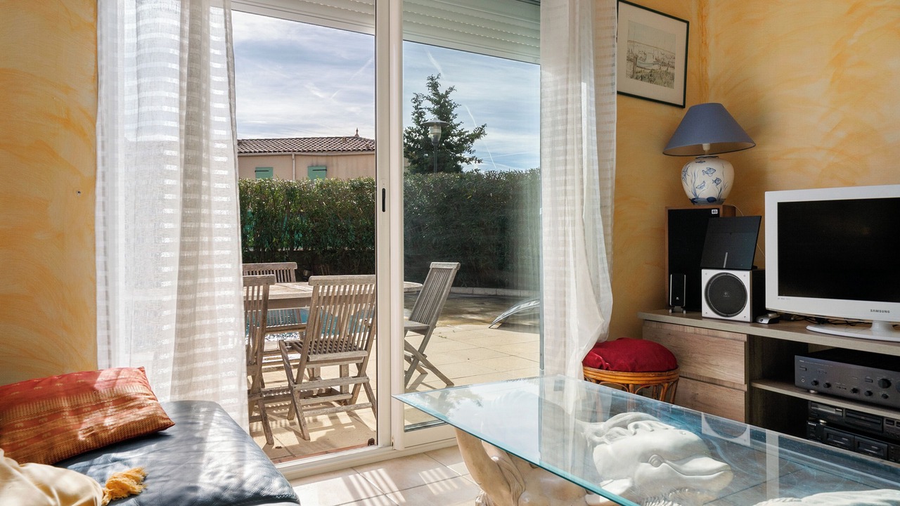 Photo of Livingroom in Saint-Mitre-les-Remparts