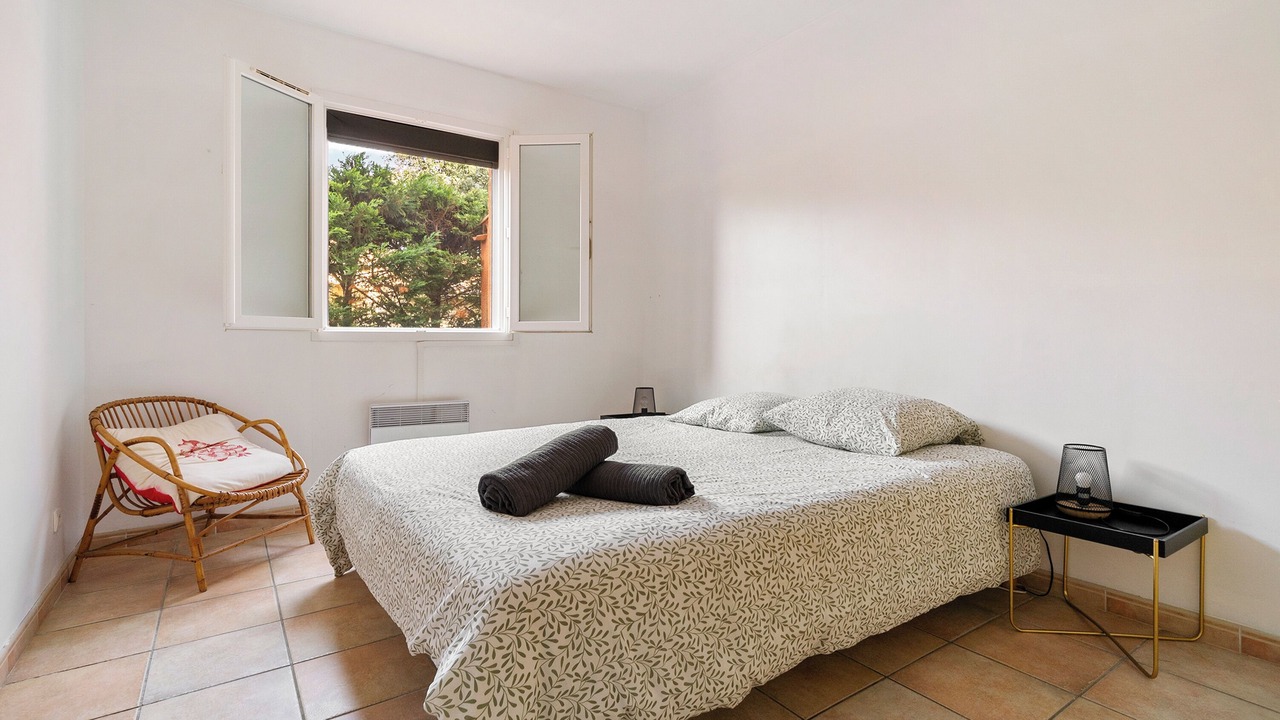 Photo of Bedroom in Saint-Mitre-les-Remparts