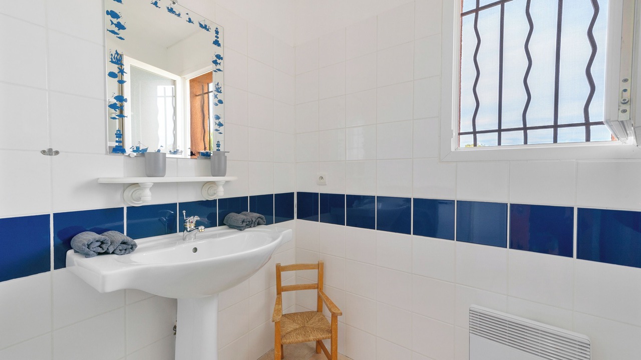 Photo of Bathroom in Saint-Mitre-les-Remparts