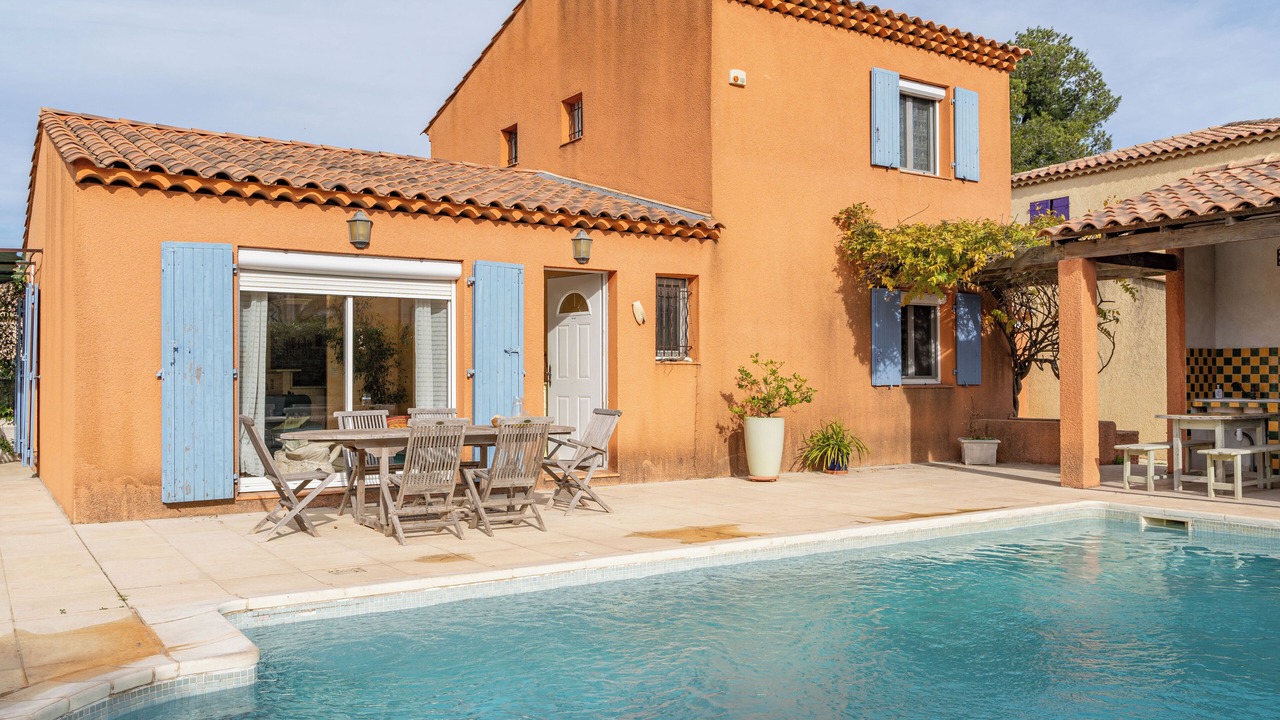 Photo of Outdoor in Saint-Mitre-les-Remparts