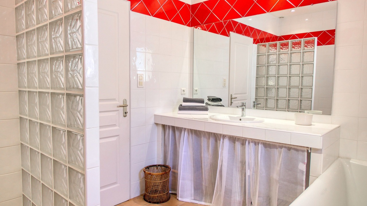 Photo of Bathroom in Caromb
