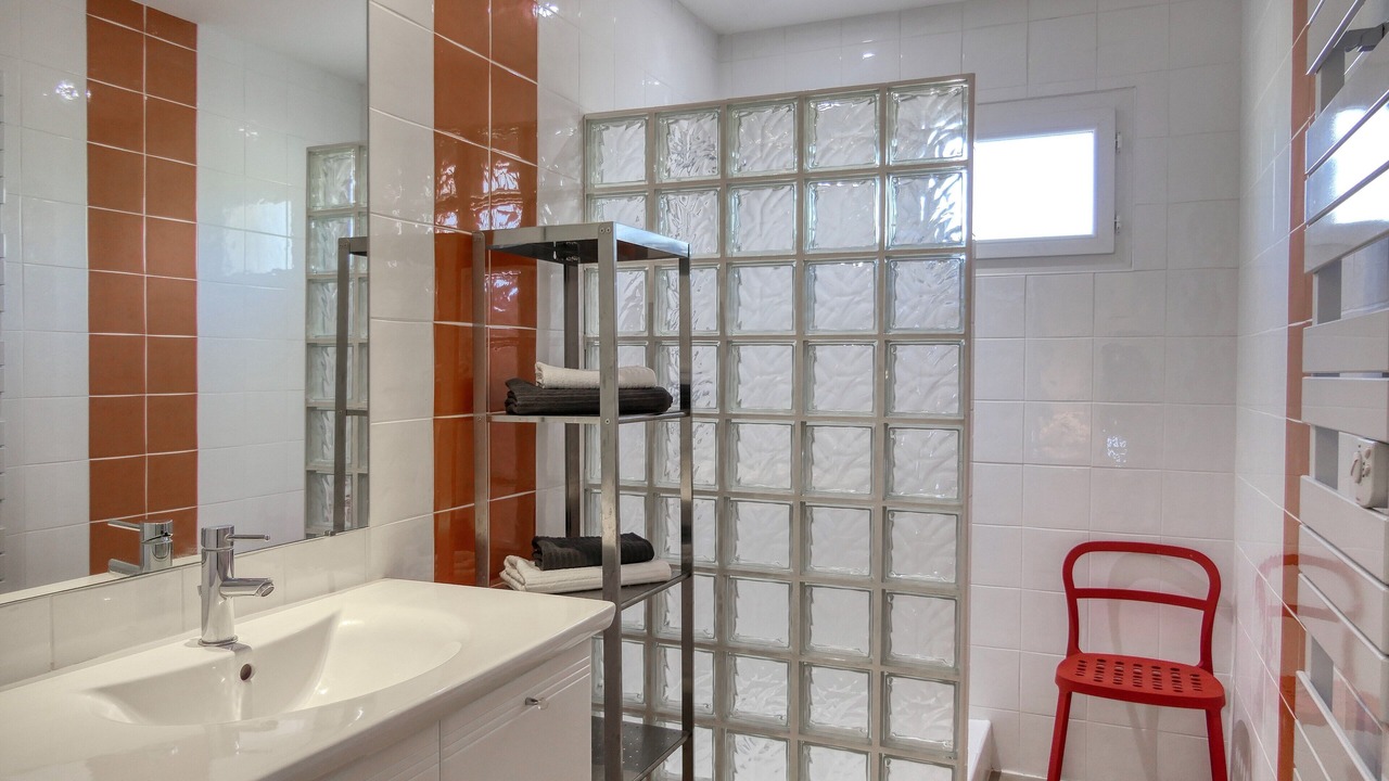 Photo of Bathroom in Caromb