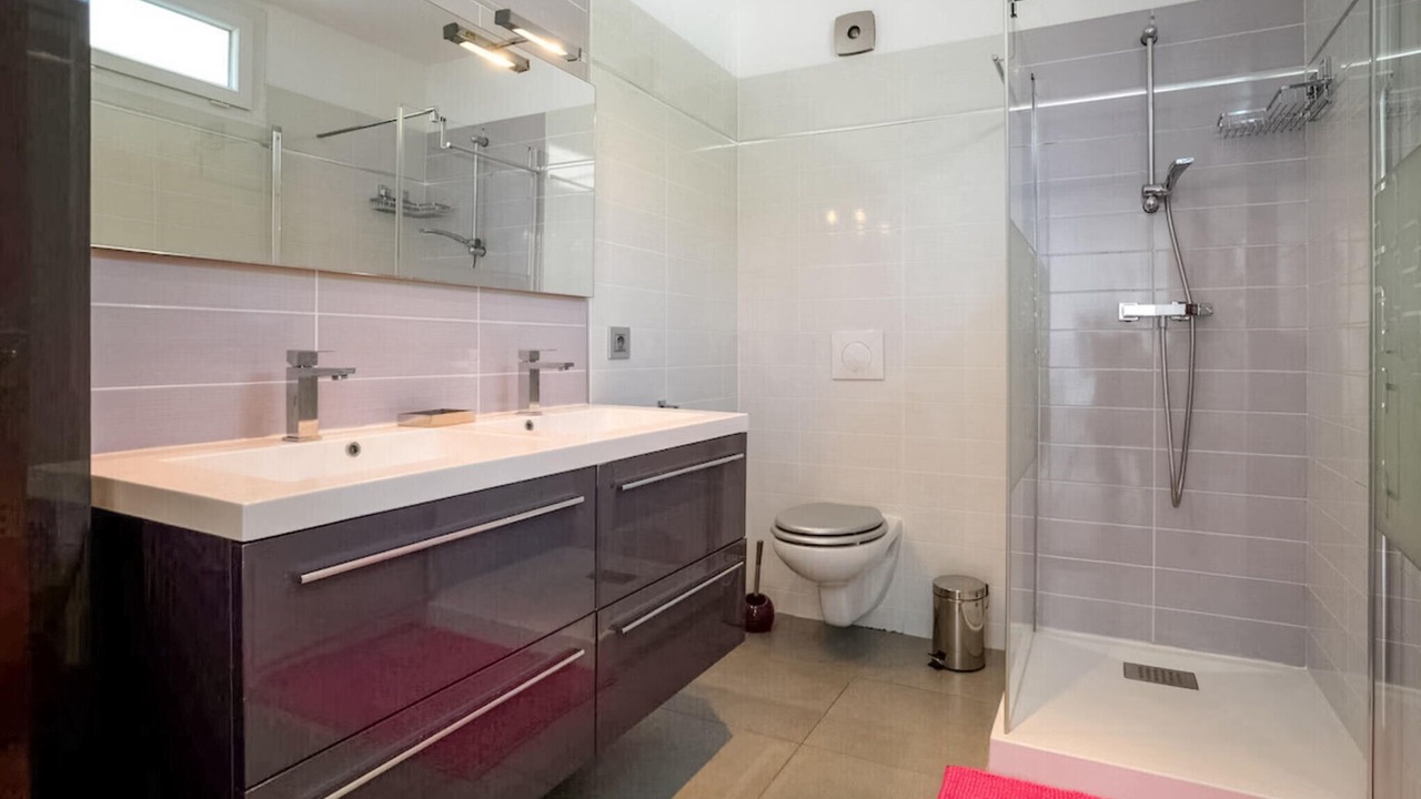Photo of Bathroom in Rochefort-du-Gard