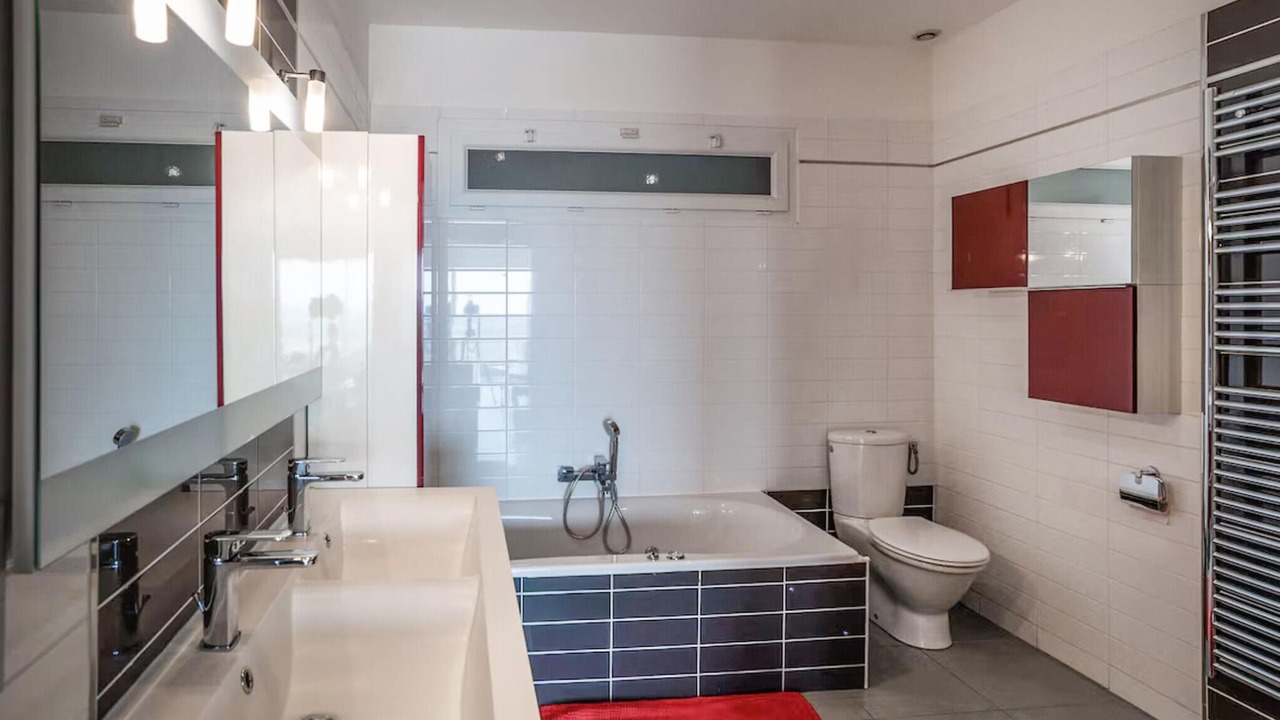 Photo of Bathroom in Rochefort-du-Gard