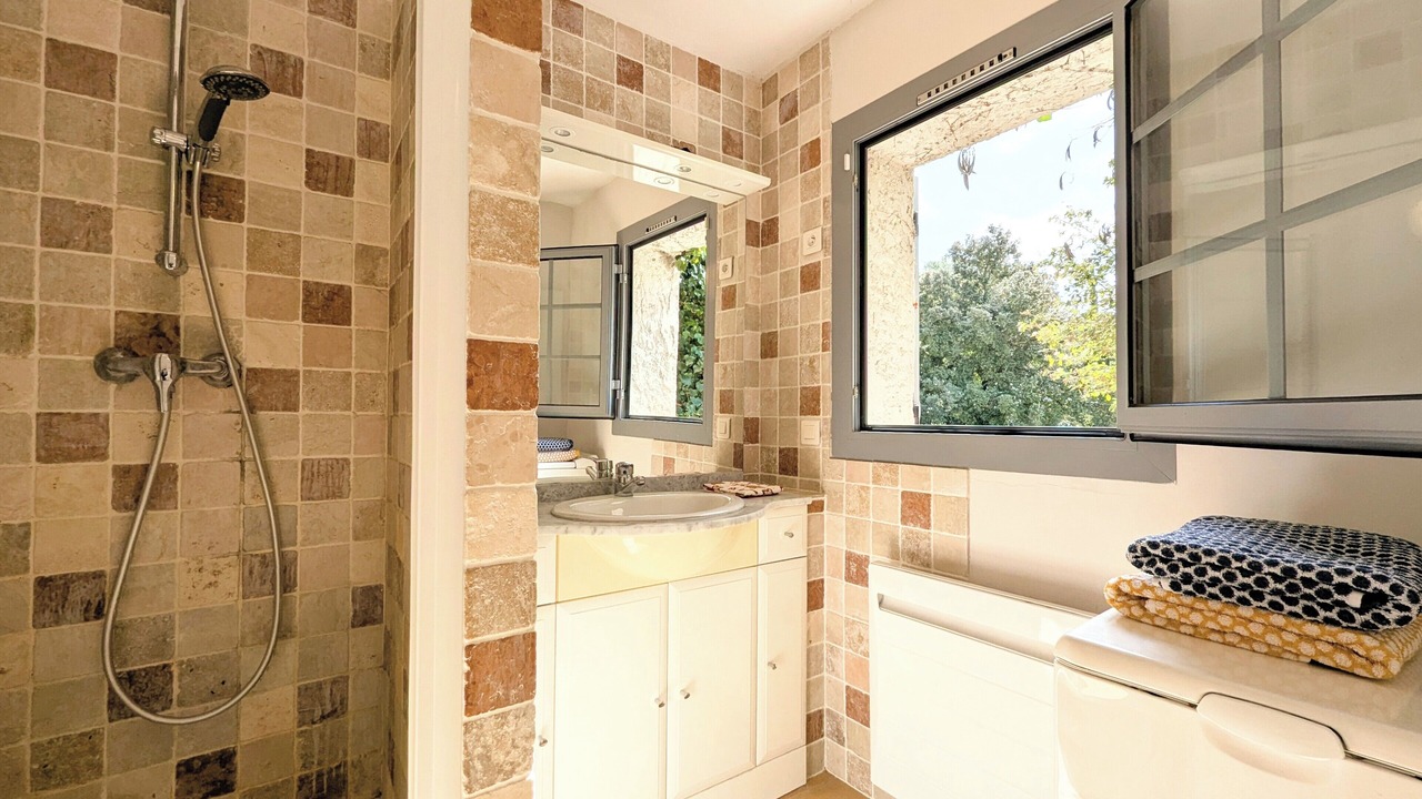 Photo of Bathroom in Roquefort-la-Bedoule