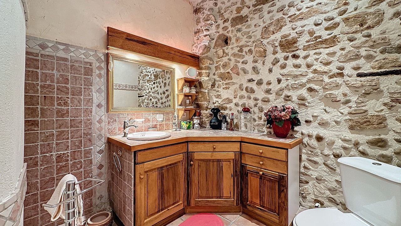 Photo of Bathroom in Caderousse