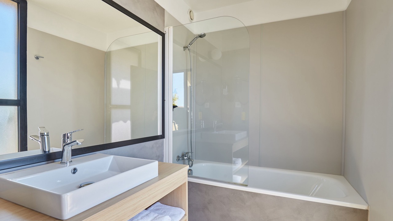 Photo of Bathroom in Couronne Urbaine