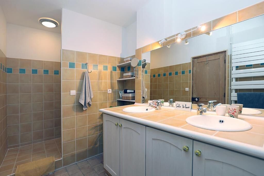 Photo of Bathroom in La Roque-d'Antheron