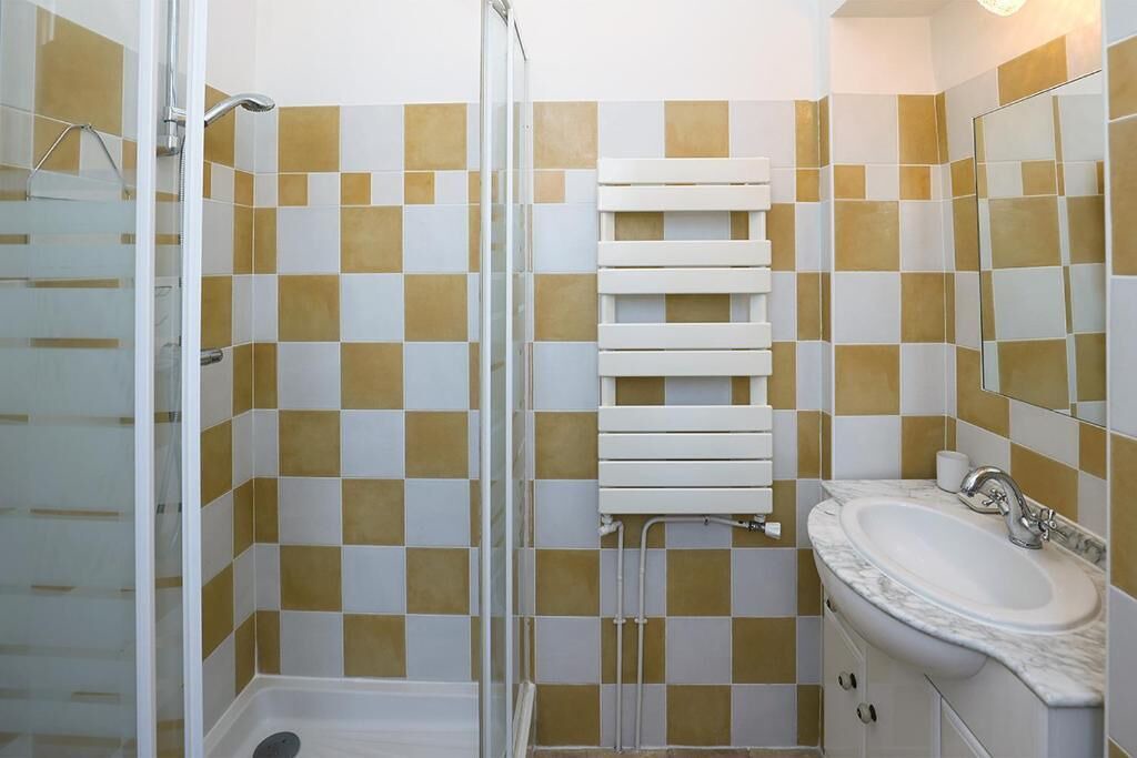 Photo of Bathroom in La Roque-d'Antheron