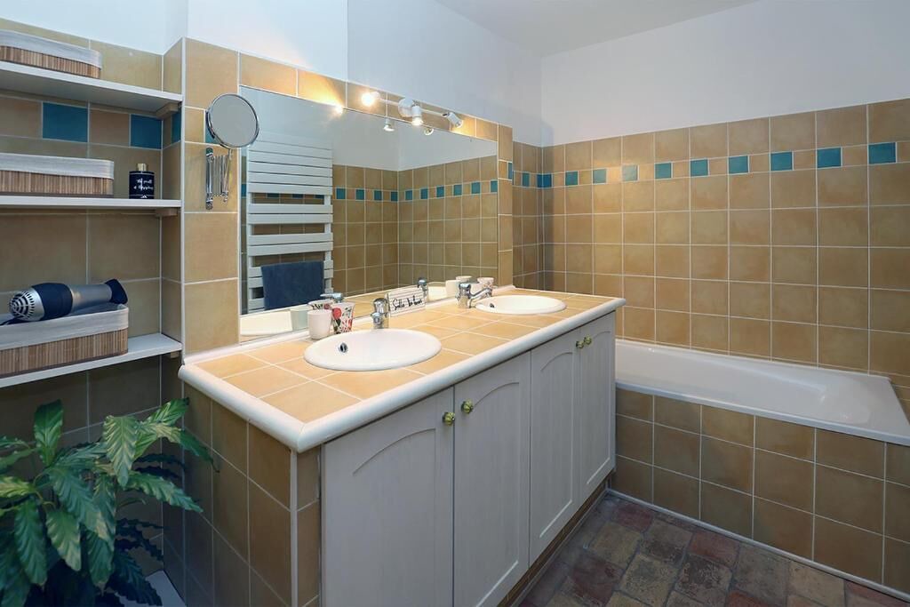 Photo of Bathroom in La Roque-d'Antheron