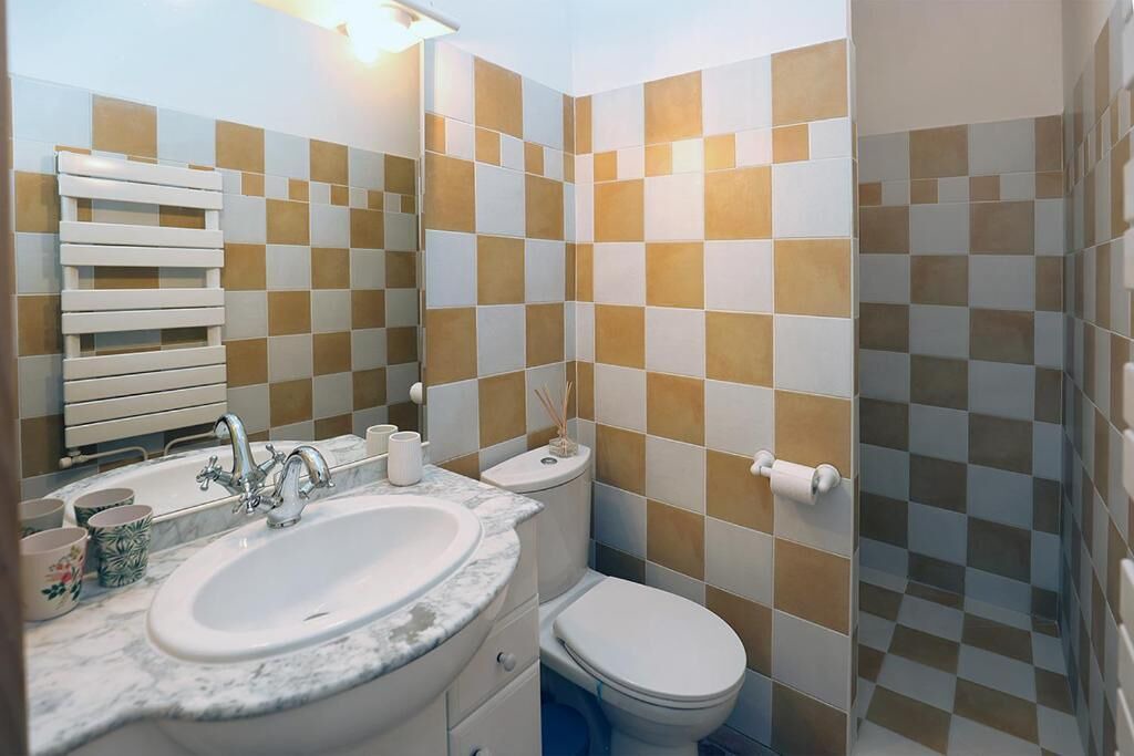 Photo of Bathroom in La Roque-d'Antheron