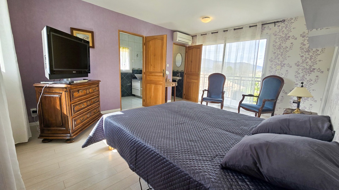 Photo of Bedroom in Volonne