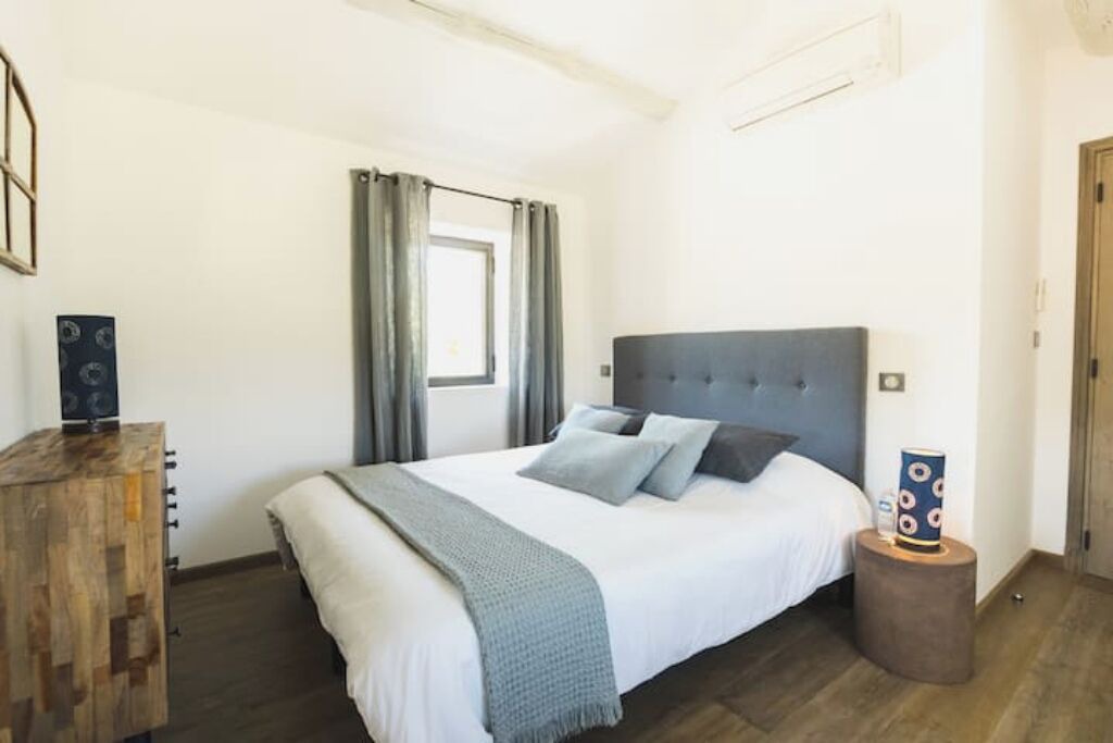 Photo of Bedroom in Oppede