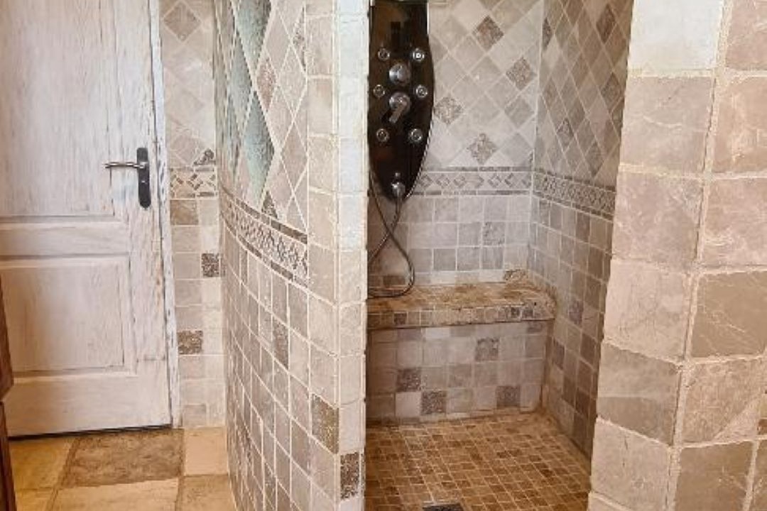 Photo of Bathroom in Puget-Ville