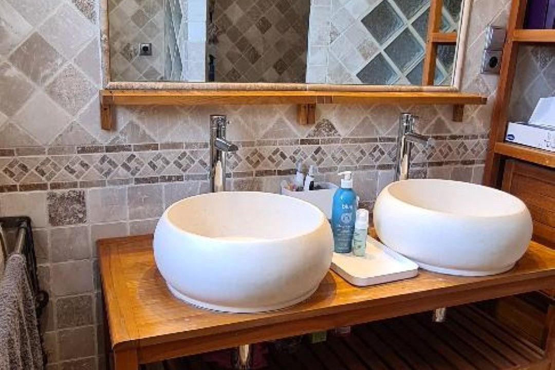 Photo of Bathroom in Puget-Ville