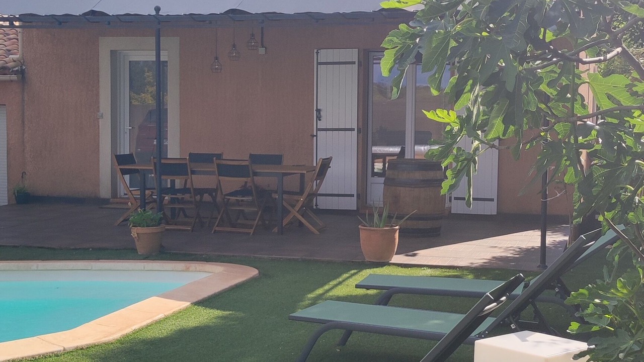 Photo of Outdoor in Puget-Ville