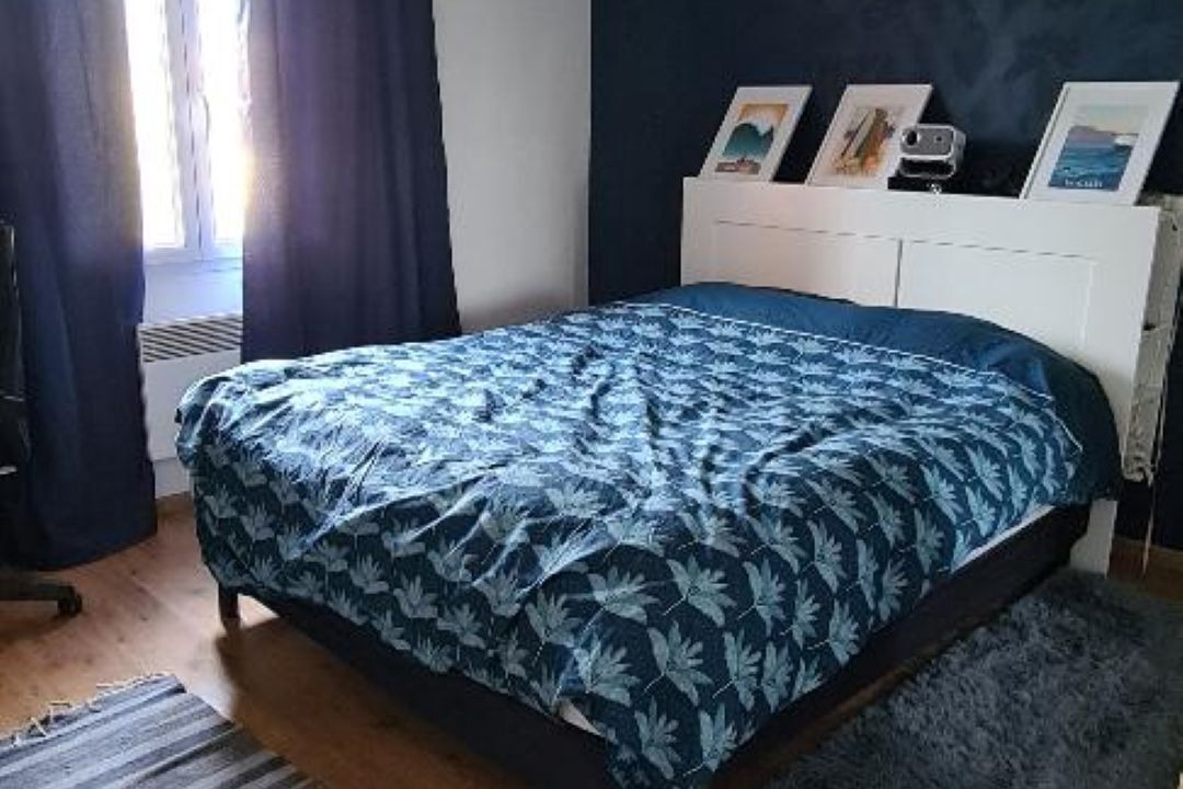 Photo of Bedroom in Puget-Ville