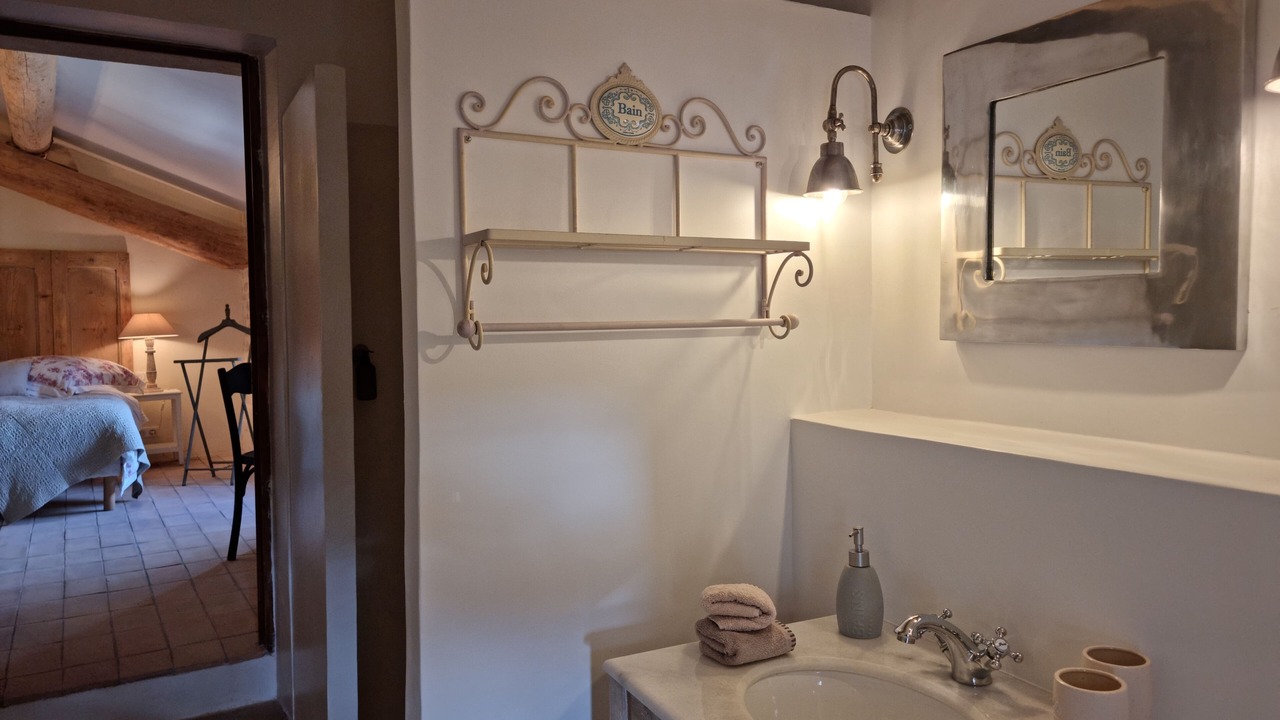 Photo of Bedroom in Saint-Martin-de-Castillon
