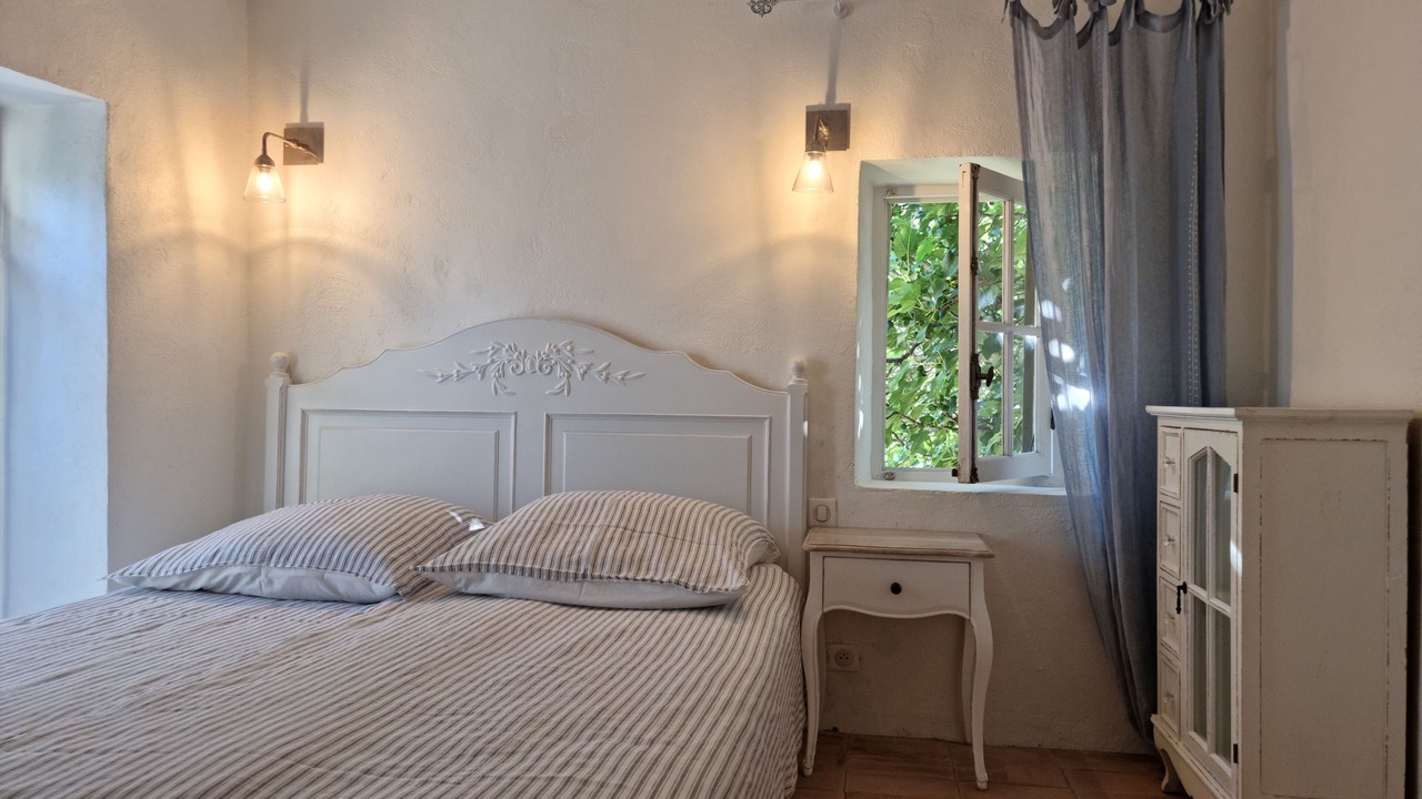 Photo of Bedroom in Saint-Martin-de-Castillon