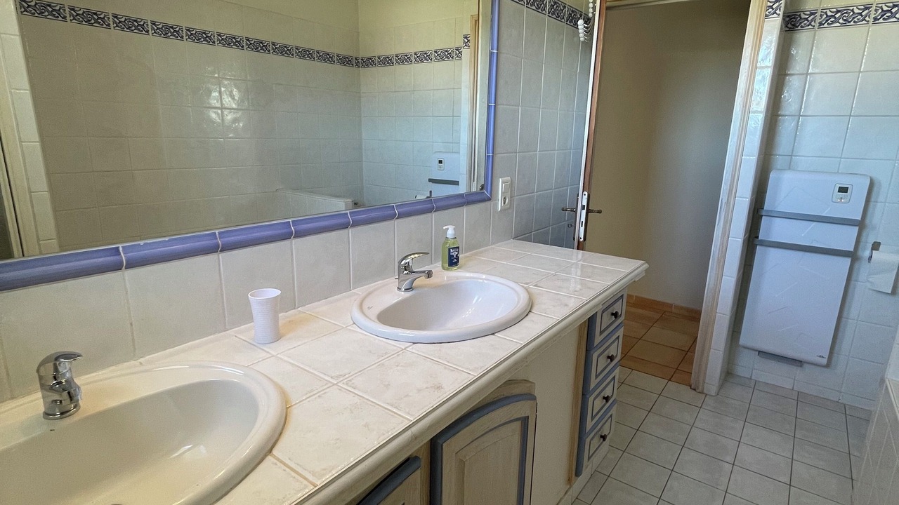 Photo of Bathroom in Caromb