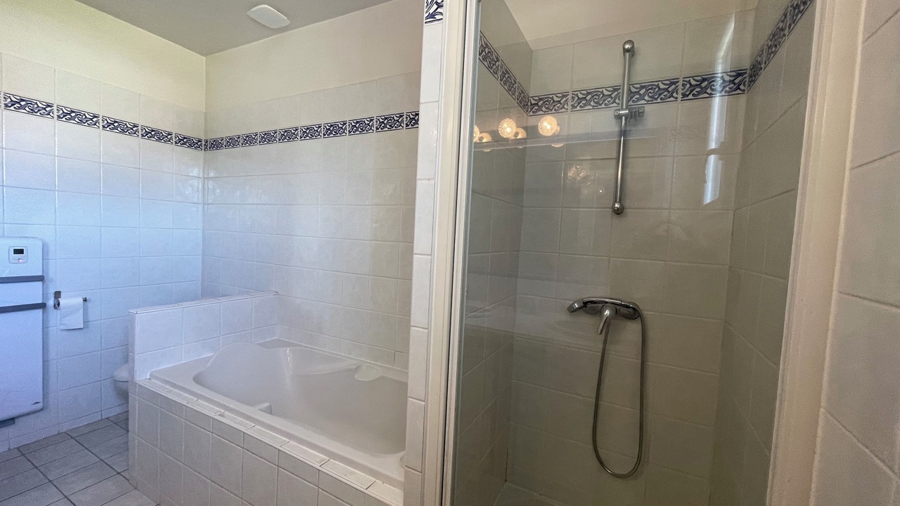 Photo of Bathroom in Caromb