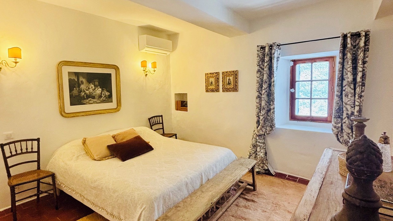 Photo of Bedroom in Bonnieux