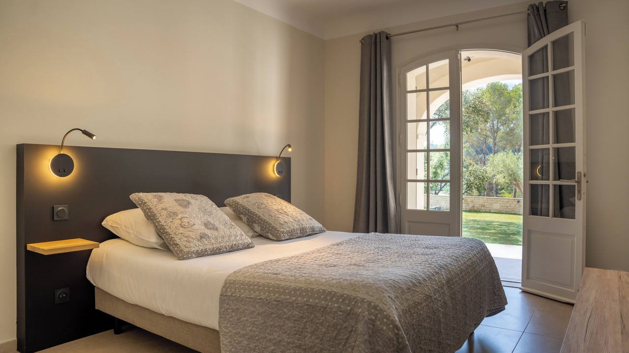 Photo of Bedroom in Comps
