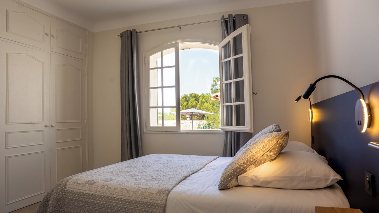 Photo of Bedroom in Comps