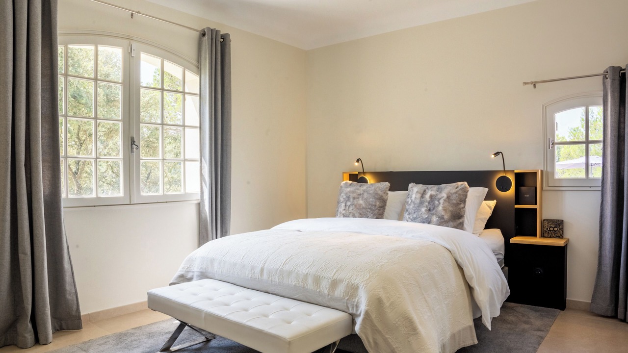 Photo of Bedroom in Comps
