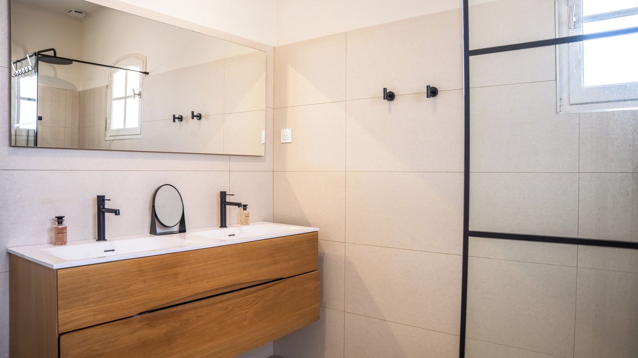 Photo of Bathroom in Comps