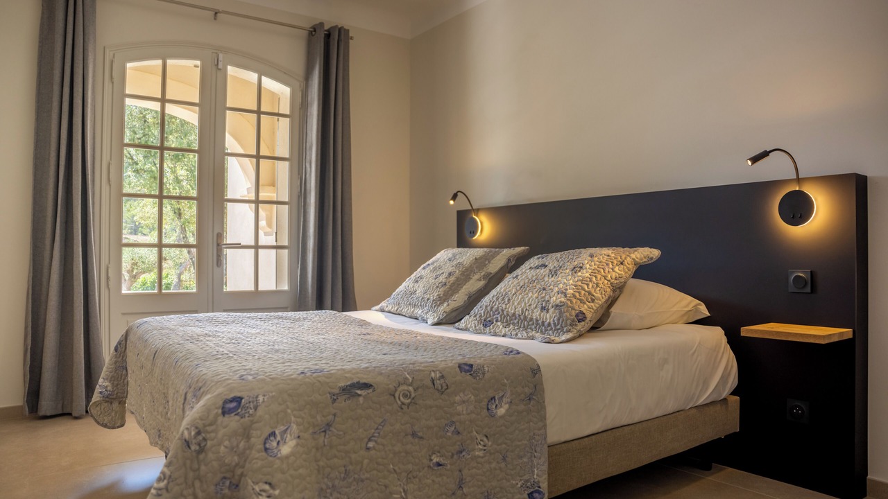 Photo of Bedroom in Comps