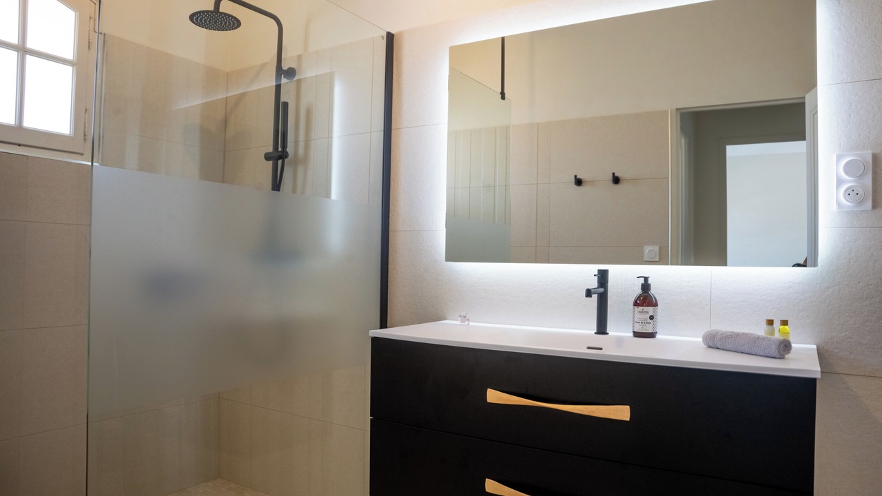 Photo of Bathroom in Comps