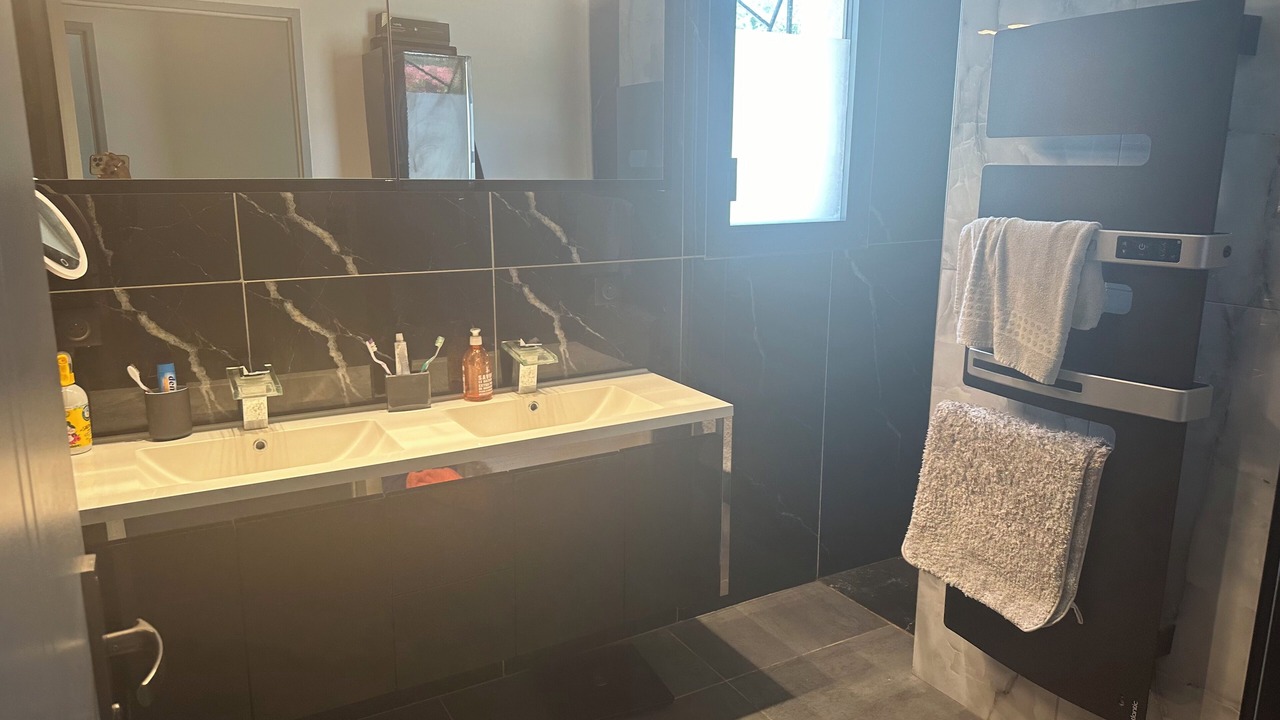 Photo of Bathroom in Rochefort-du-Gard